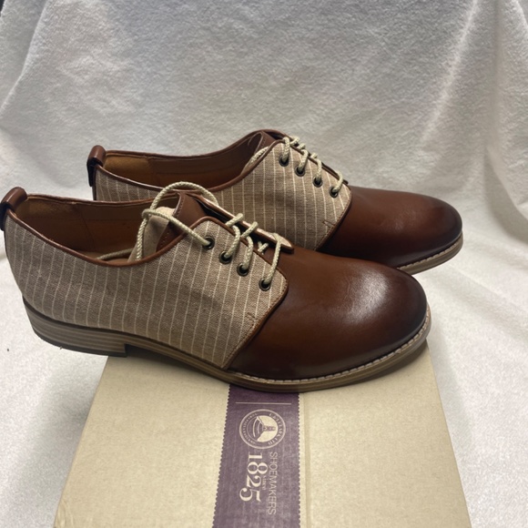 Clarks - Picture 4 of 8